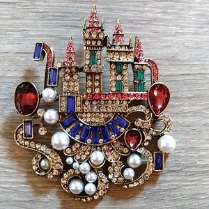 Castle brooch large